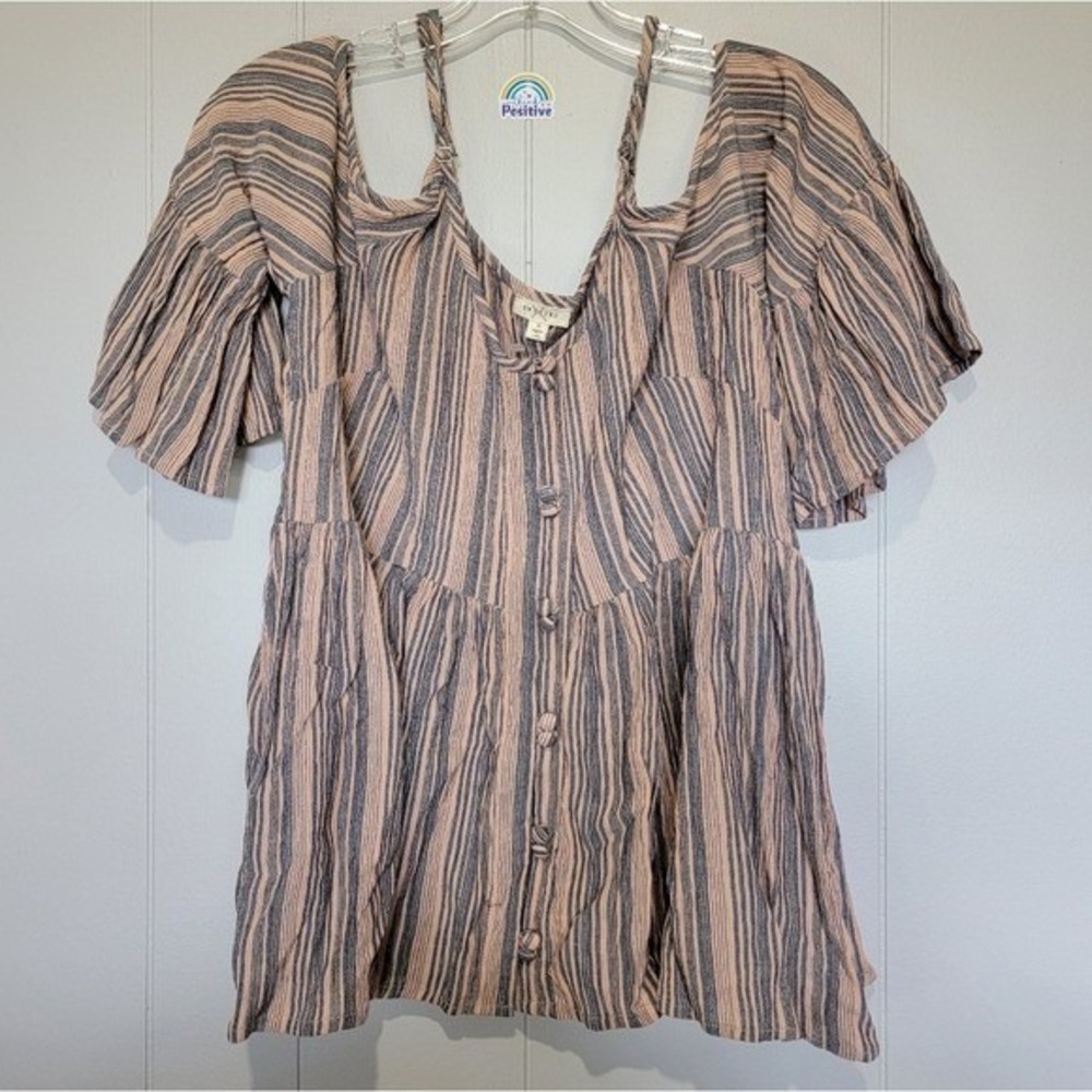En Creme Striped Boho Top With Cold Shoulder Sleeves 🌵